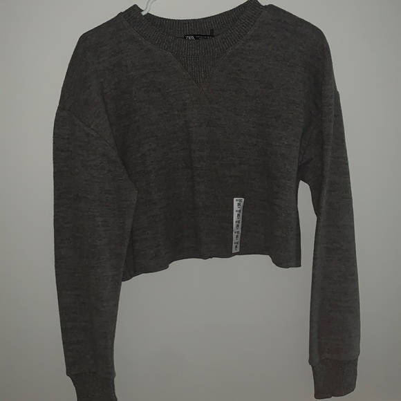 Cropped sweater. - Picture 1 of 2
